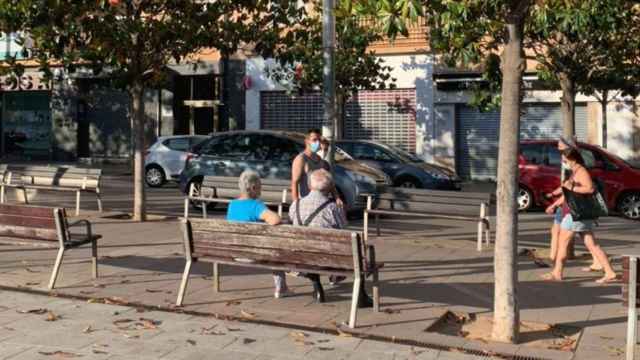 Un grupo de personas en una calle de RIpollet durante la pandemia / AYUNTAMIENTO RIPOLLET