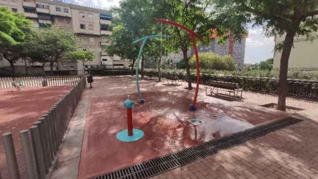 La fuente de juegos de agua accesibles que se ha instalado en el barrio de Canyelles de Barcelona / Ayuntamiento