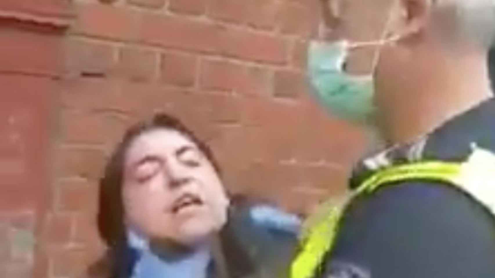 Un policía estrangula a la joven en Melbourne / AUSSIEVAL10