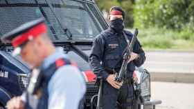 Agentes de los Mossos d'Esquadra, cuerpo policial que ha captado a los ladrones del camión / EFE