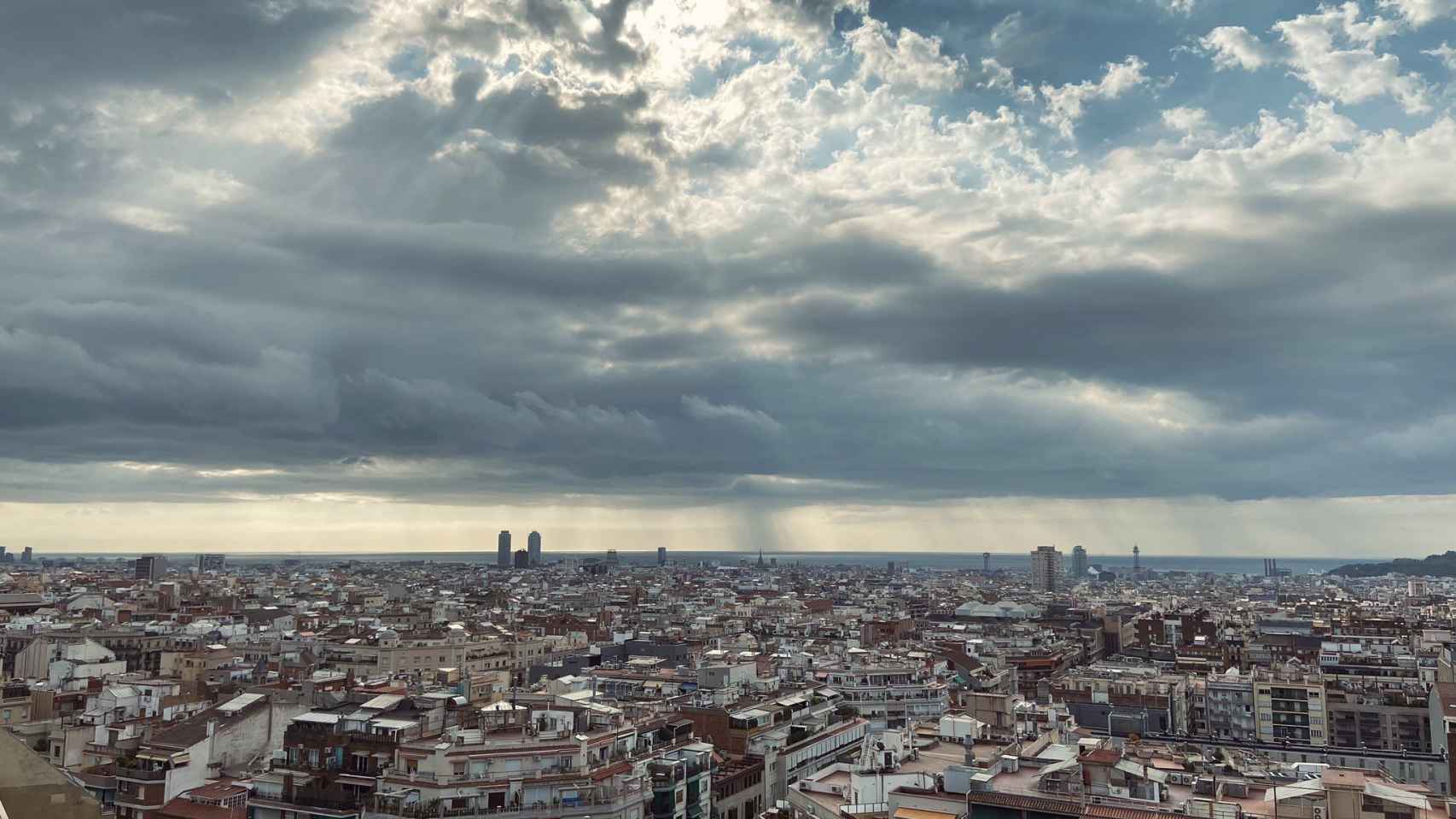 Jornada parcialmente nublada este 24 de agosto en Barcelona / TWITTER