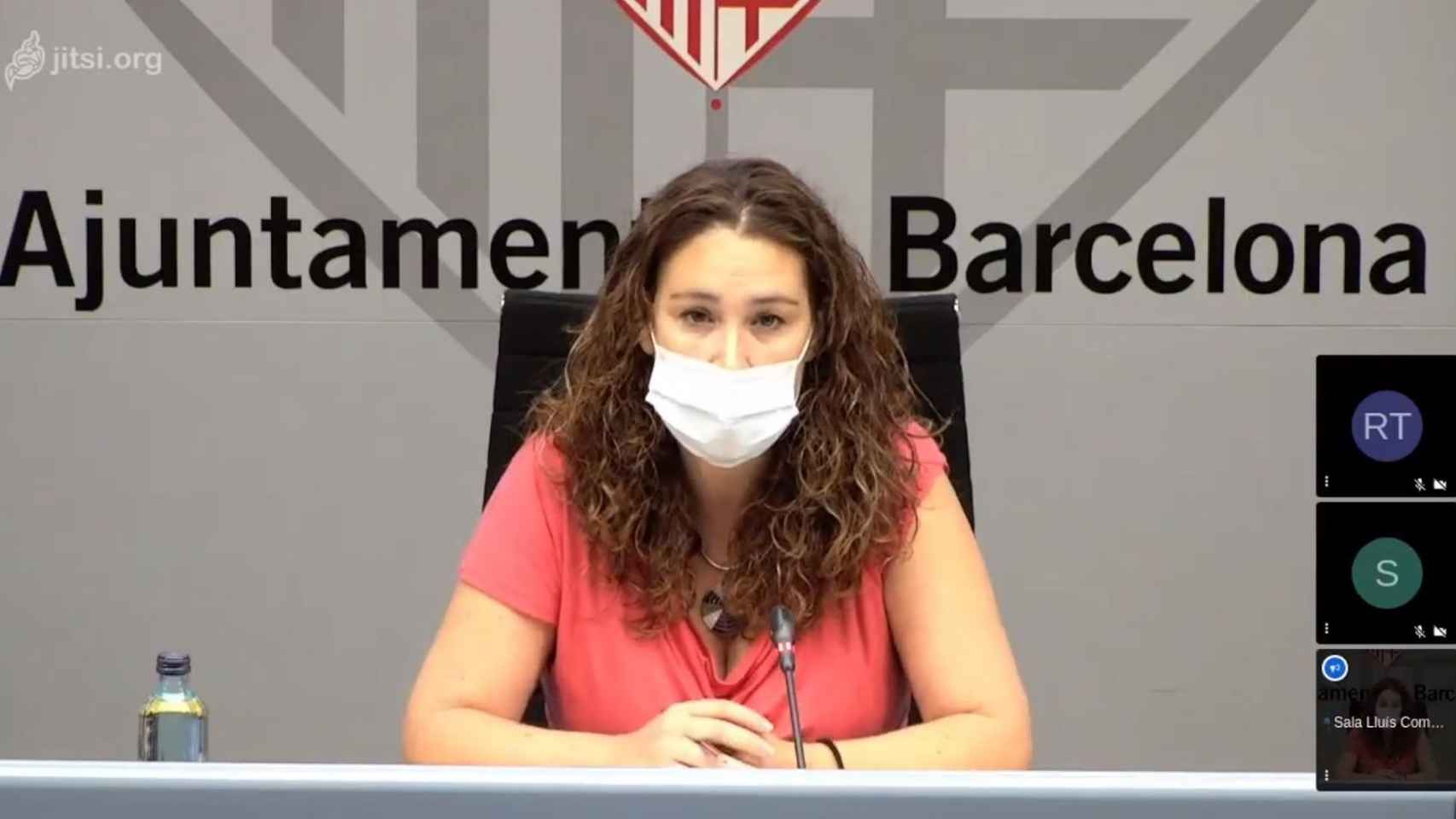 La teniente de alcaldía de Derechos Sociales, Justicia Global, Feminismos y LGTBI, Laura Pérez, habla si¡obre la violencia machista durante el confinamiento