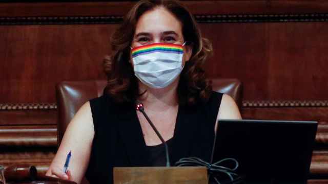 La alcaldesa de Barcelona, Ada Colau, en un pleno del Ayuntamiento de Barcelona / EFE -  QUIQUE GARCÍA