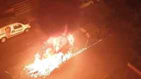 Incendio en unos contenedores en el barrio de Llefià de Badalona / BADALONA 24 HORES