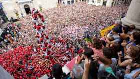'Castells' en una abarrotada plaza de Sant Jaume durante las fiestas de la Mercè, una imagen que este 2020 no se verá / AYUNTAMIENTO DE BARCELONA