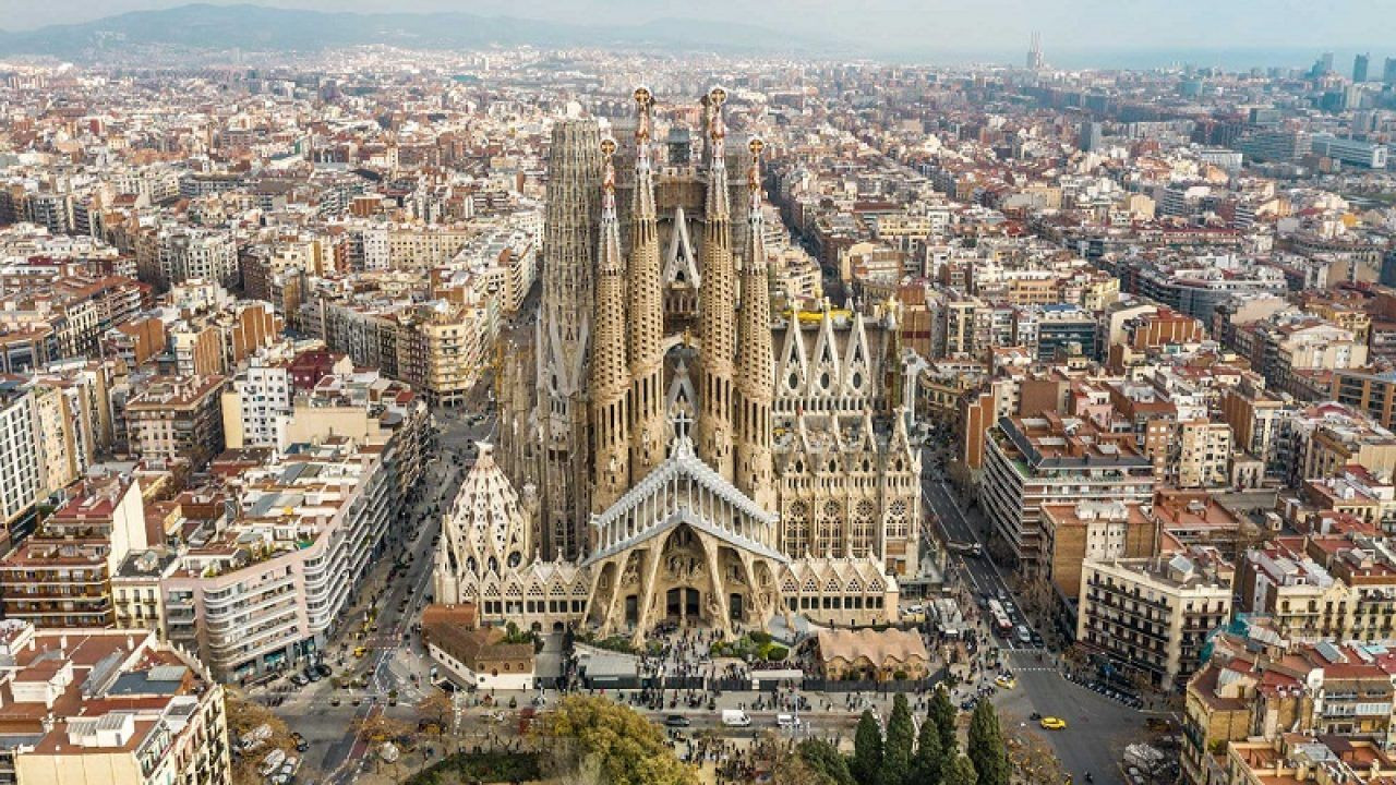 Vista panorámica de la Sagrada Familia de Barcelona / ARCHIVO