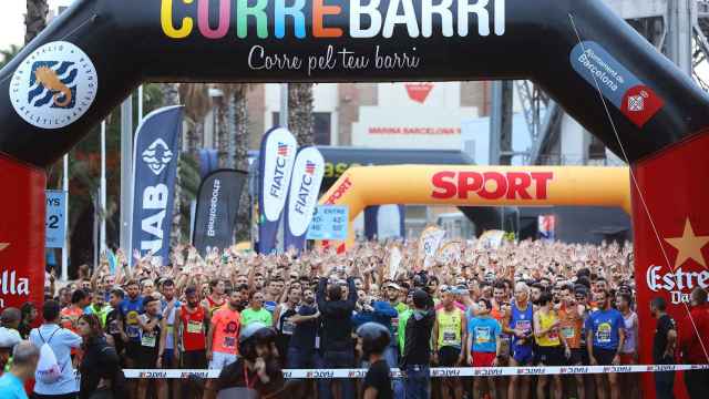 Atletas en una salida de una de las ediciones del Correbarri / CORREBARRI