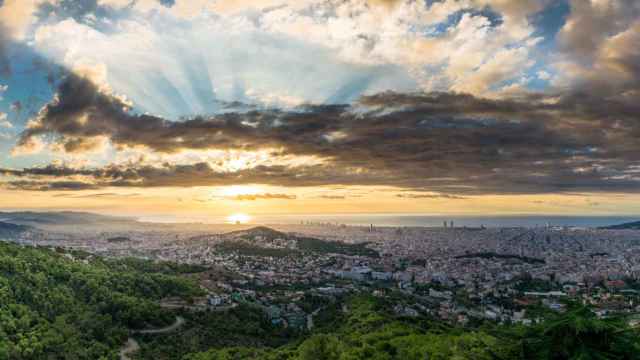 Vista panorámica de Barcelona desde el Observatori Fabra / ALFONS PUERTAS - @alfons_pc