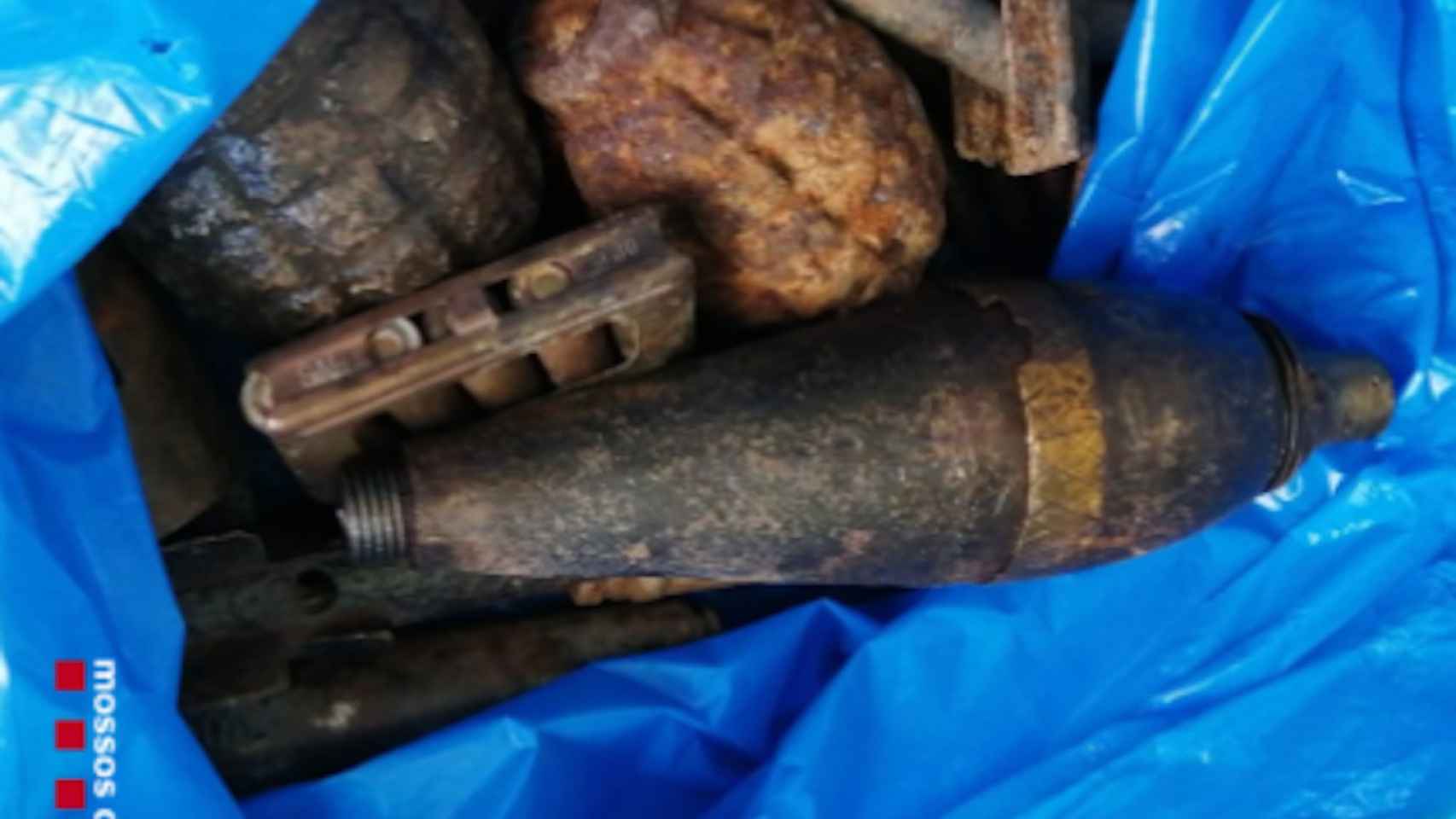 Imagen de las granadas de mortero antiguas encontradas en el centro de Mataró / MOSSOS D'ESQUADRA