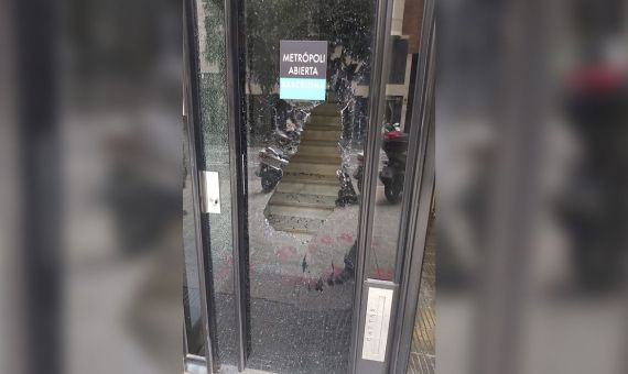 Daños en la antigua sede de Metrópoli Abierta tras el ataque