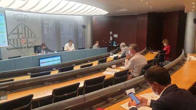 Los concejales municipales esta mañana durante la comisión en el Ayuntamiento de Barcelona / ERC