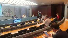 Los concejales municipales esta mañana durante la comisión en el Ayuntamiento de Barcelona / ERC