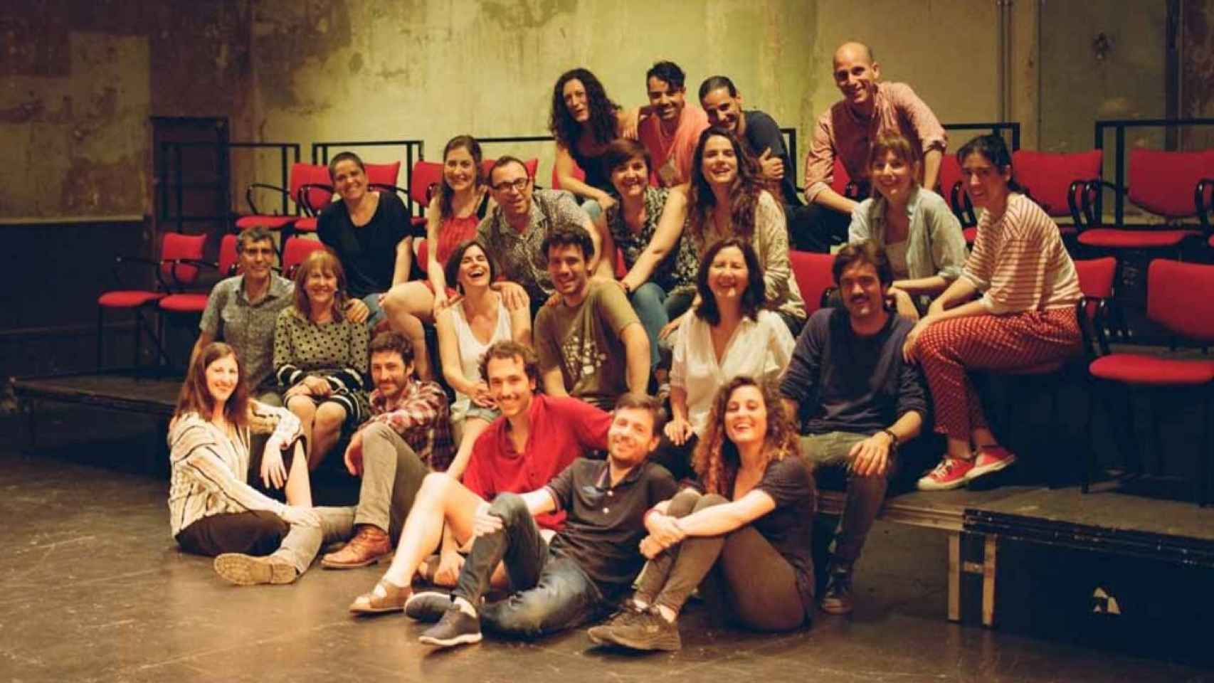 Un grupo de actores en el escenario de la Beckett / SALA BECKETT