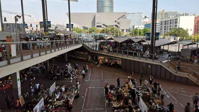 Interior del mercado de los Encants / GUILLEM ANDRÉS