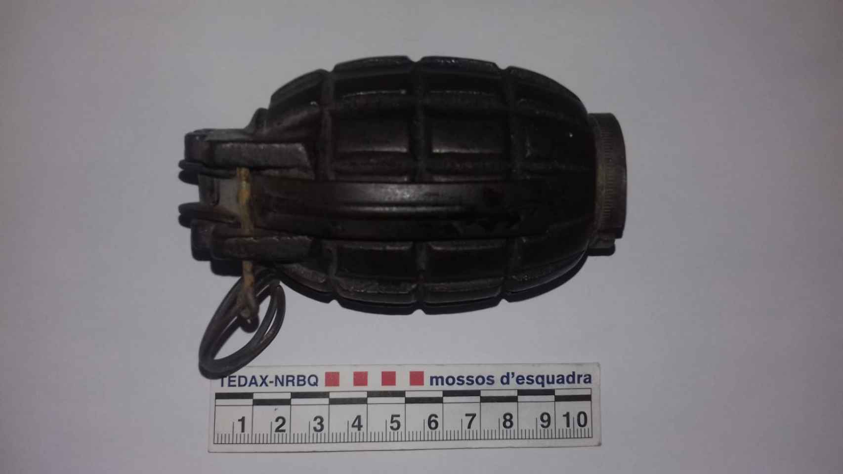 Imagen de archivo de una granada confiscada por los Mossos