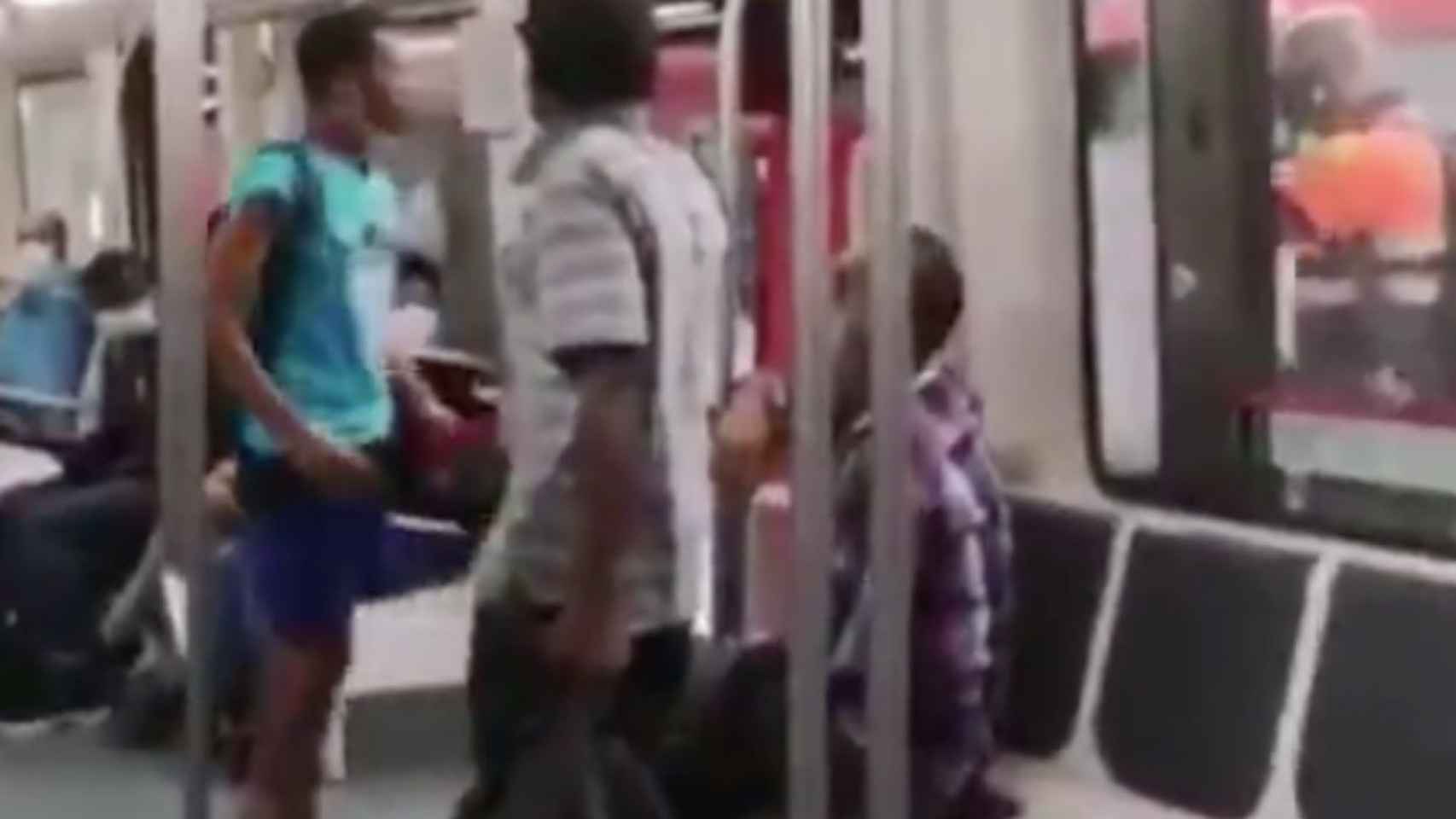 El individuo que ha intentado agredir al vigilante en el metro / HELPERS