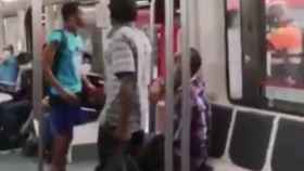 El individuo que ha intentado agredir al vigilante en el metro / HELPERS