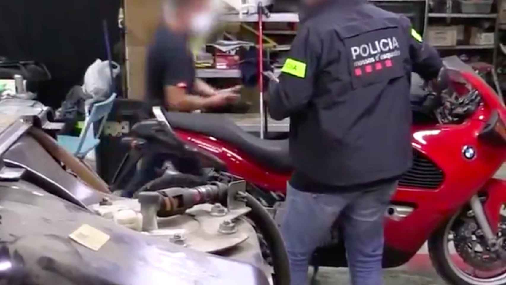 Los Mossos han desarticulado este viernes a una organización criminal dedicada a sustraer motocicletas / MOSSOS D'ESQUADRA