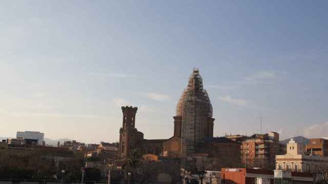 Vista de la iglesia de Sant Andreu de Palomar desde la Maquinista / @jordicorominas