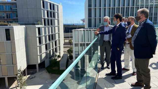 El conseller de Territori, Damià Calvet, y el rector de la UPC, Francesc Torres, en la presentación del nuevo edificio / GENCAT