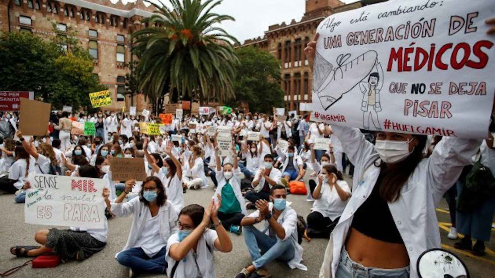 Manifestación de Médicos Internos Residentes (MIR) en Barcelona / EFE