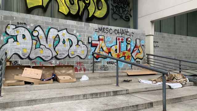 Escaleras de la calle Vila i Vilà del Poble-sec llenas de suciedad