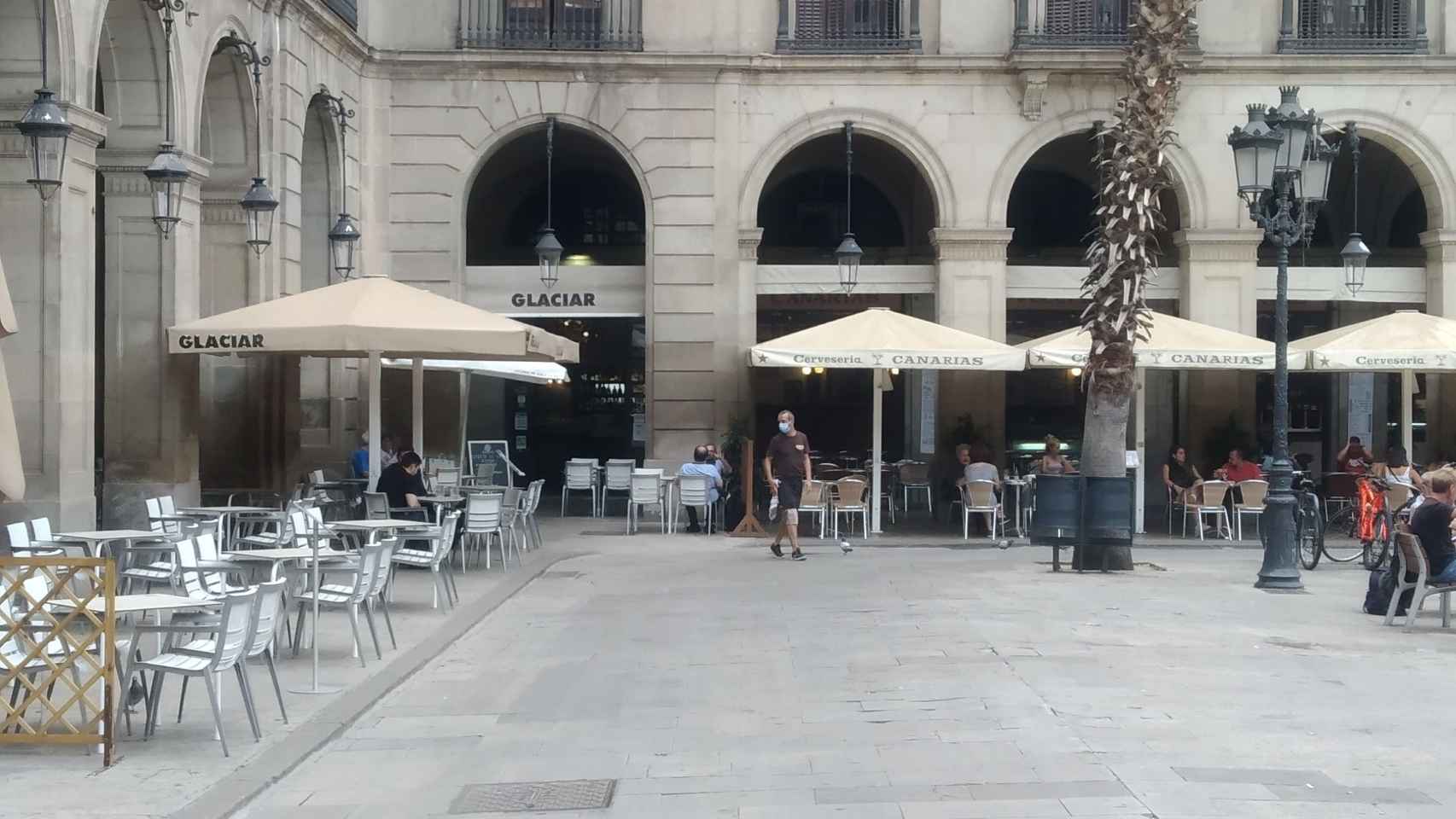 Terrazas en la plaza Reial del barrio Gòtic de Barcelona / JORDI SUBIRANA