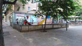 Parque infantil en la calle Pujades con la Rambla Prim / CEDIDA