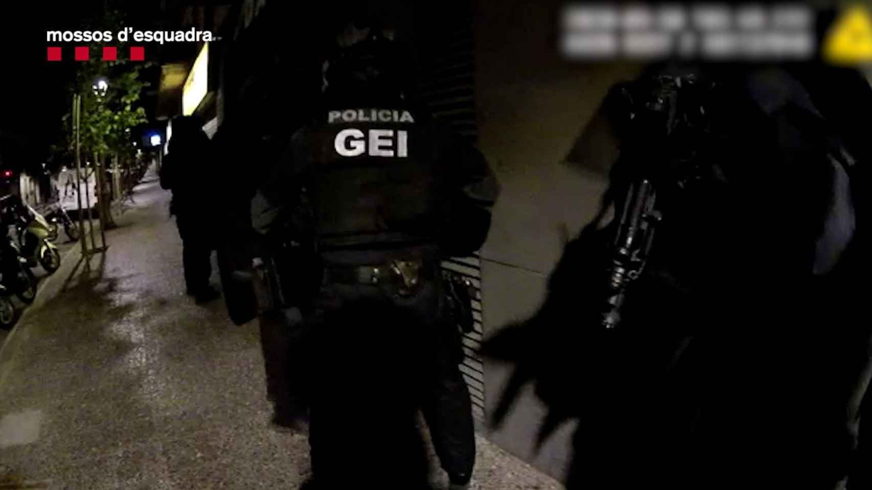 Agentes de los Mossos d'Esquadra durante la operación policial en el Vallès / MOSSOS D'ESQUADRA