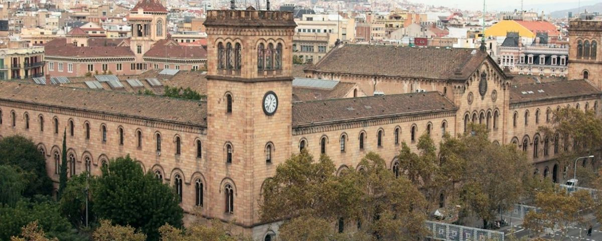Edificio histórico de la Universidad de Barcelona / UB