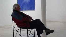 El artista barcelonés Alfons Borrell en una sala de arte