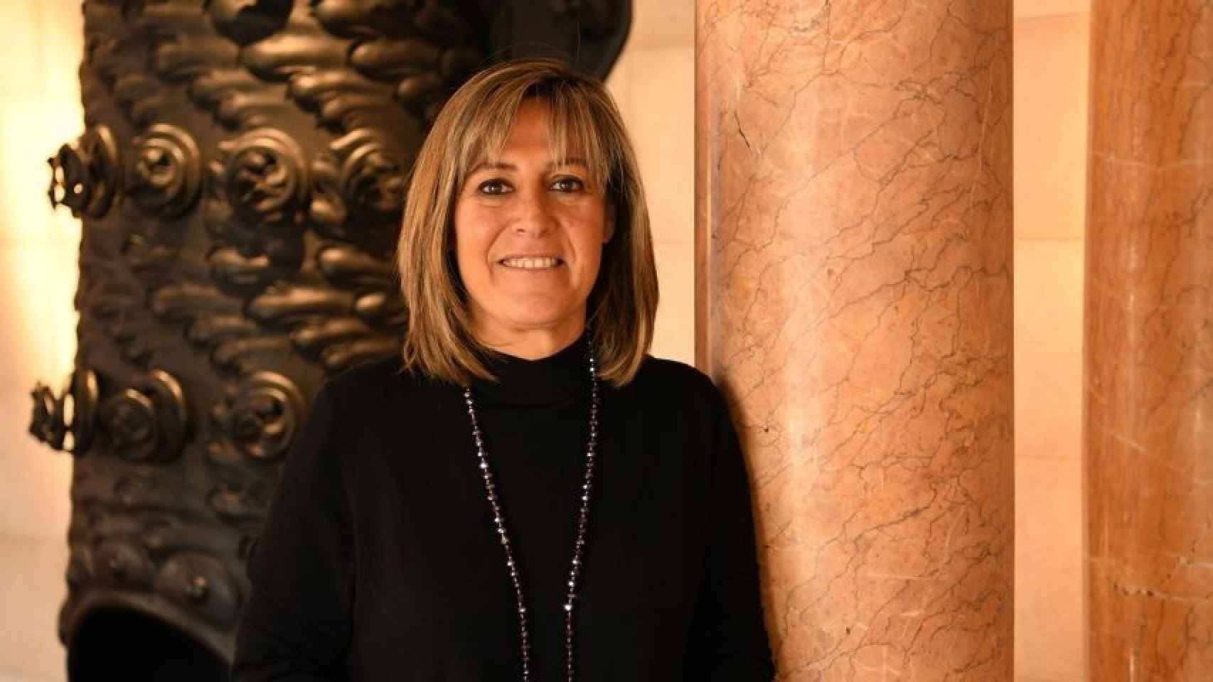 Núria Marín, alcaldesa de L'Hospitalet, posa en su despacho de la Diputació de Barcelona / LENA PRIETO