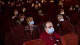Salas de cine y teatro reabren tras el impacto de la pandemia / EFE