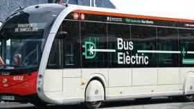 Así es el nuevo autobús eléctrico articulado que circula en la línea H16 / TMB
