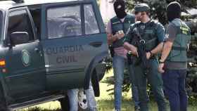 Agentes de la Guardia Civil, cuerpo policial que han detenido en Barcelona al expolicía acusado de asesinar a una mujer en Colombia / EFE