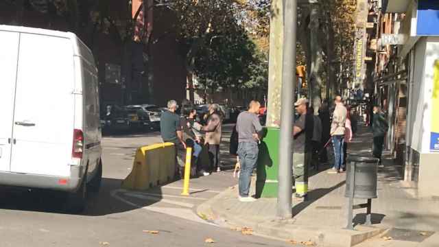 Barceloneses saltándose las restricciones de terrazas en el barrio de El Besòs i el Maresme de Barcelona / METRÓPOLI ABIERTA