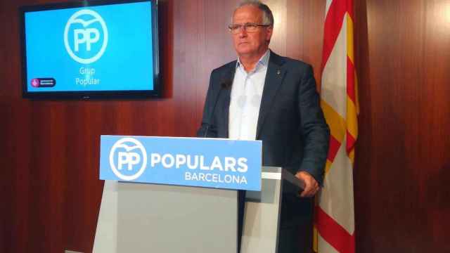 El presidente del PP en el consistorio, Josep Bou, que pedirá a Colau investigar las oposiciones de la Urbana, en una rueda de prensa / EFE