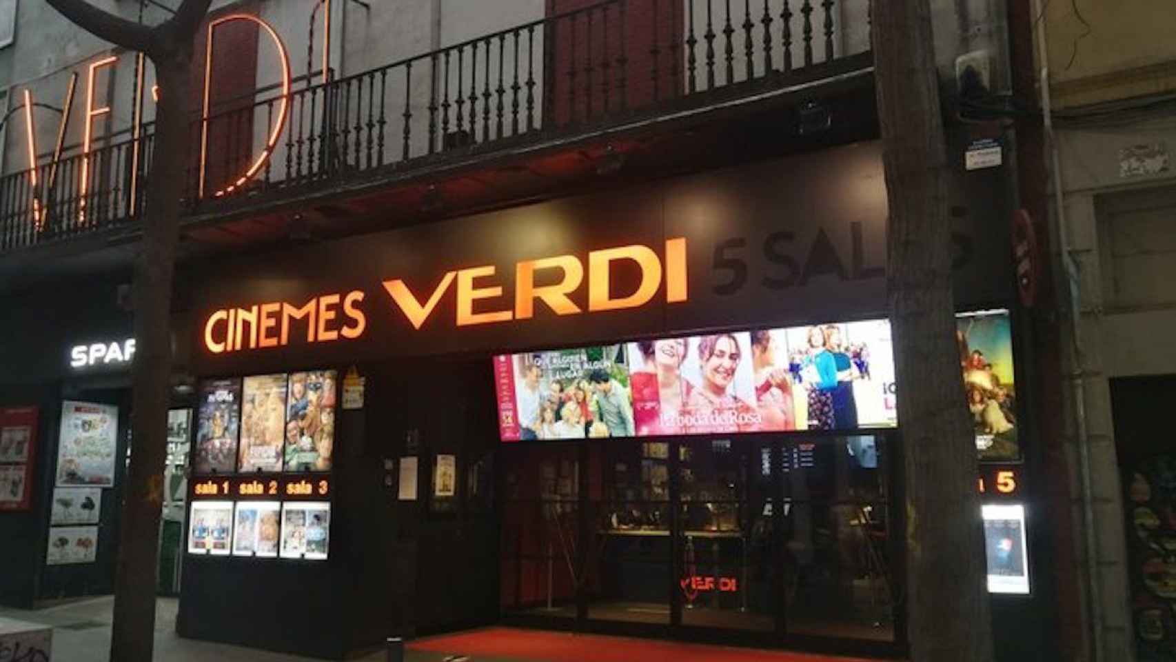 Exterior de los Cines Verdi de Barcelona, situado en el distrito de Gràcia de la ciudad / VERDI