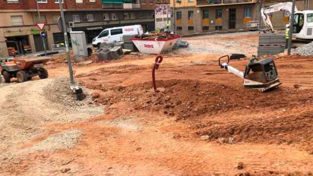 Obras en la Plaza Azorín de Badalona / PSC BADALONA