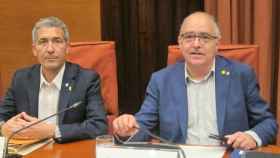 El presidente del Consorci d'Educació Josep González Cambray con el 'conseller' de Ensenyament Josep Bargalló / EUROPA PRESS