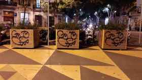 Macetas de urbanismo táctico de Barcelona 'troleadas' por un grafitero / TWITTER - On Vas Barcelona