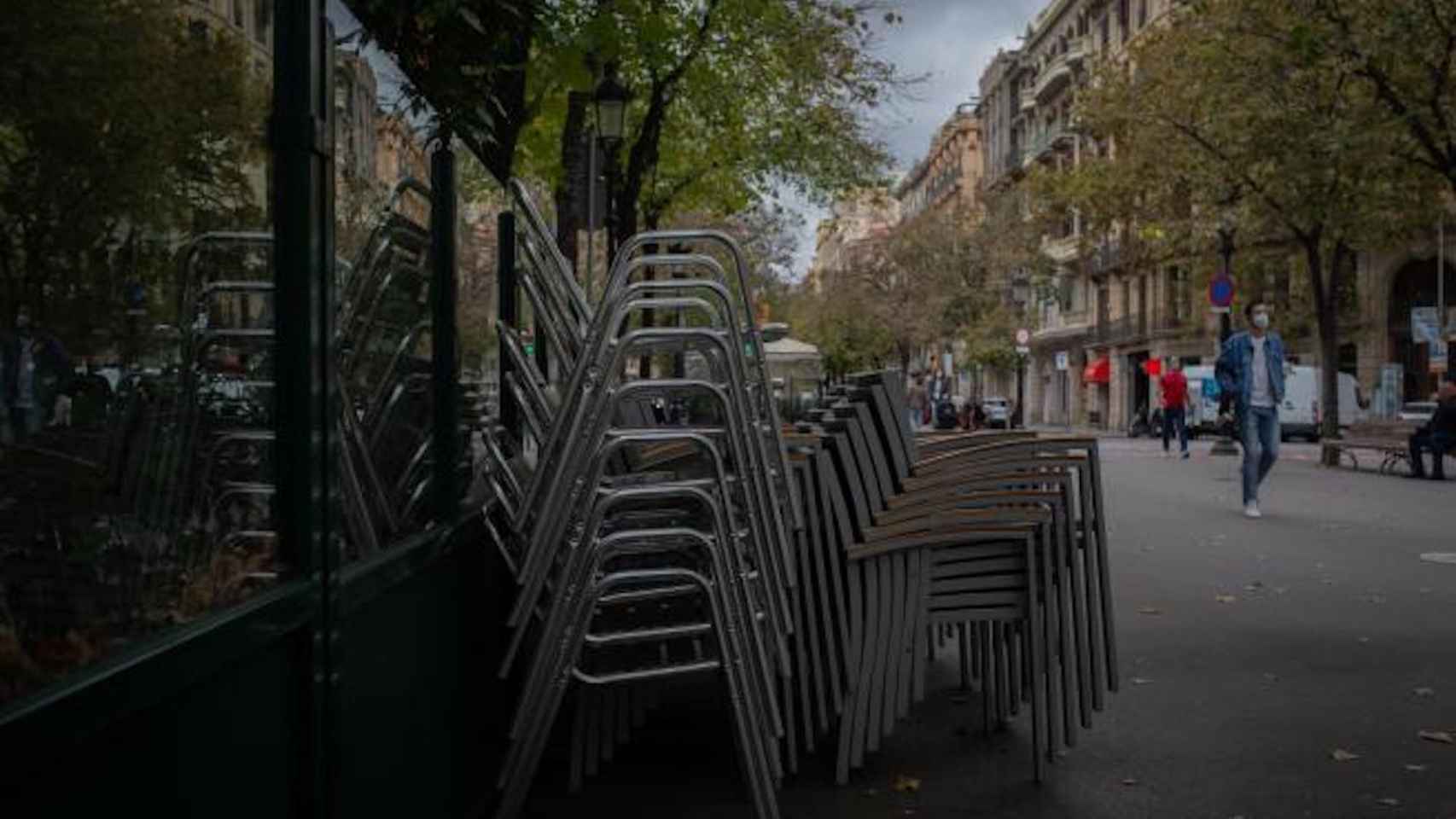 Una terraza cerrada en Barcelona, que en 2021 solo pagará un 25% de tasa, según la propuesta de ordenanzas fiscales / EUROPA PRESS - DAVID ZORRAKINO
