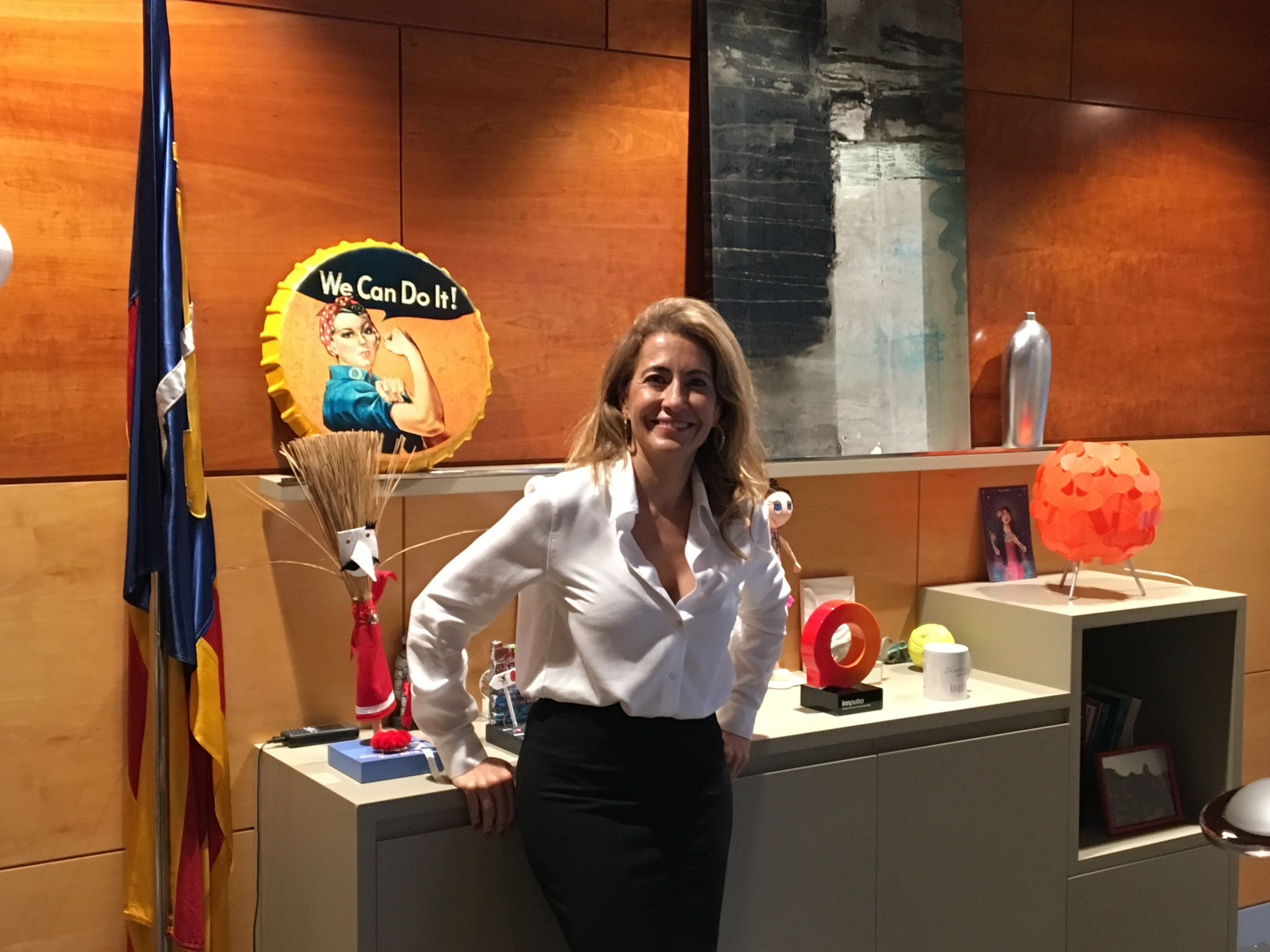 La alcaldesa Raquel Sánchez, en su despacho del Ayuntamiento de Gavà / RP