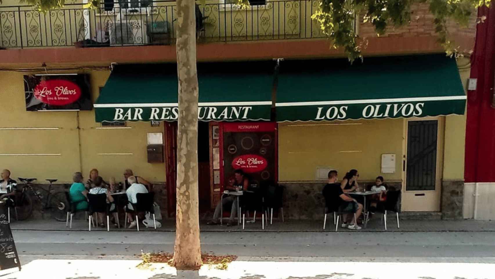 Imagen exterior del bar los Olivos, sancionado por saltarse las restricciones