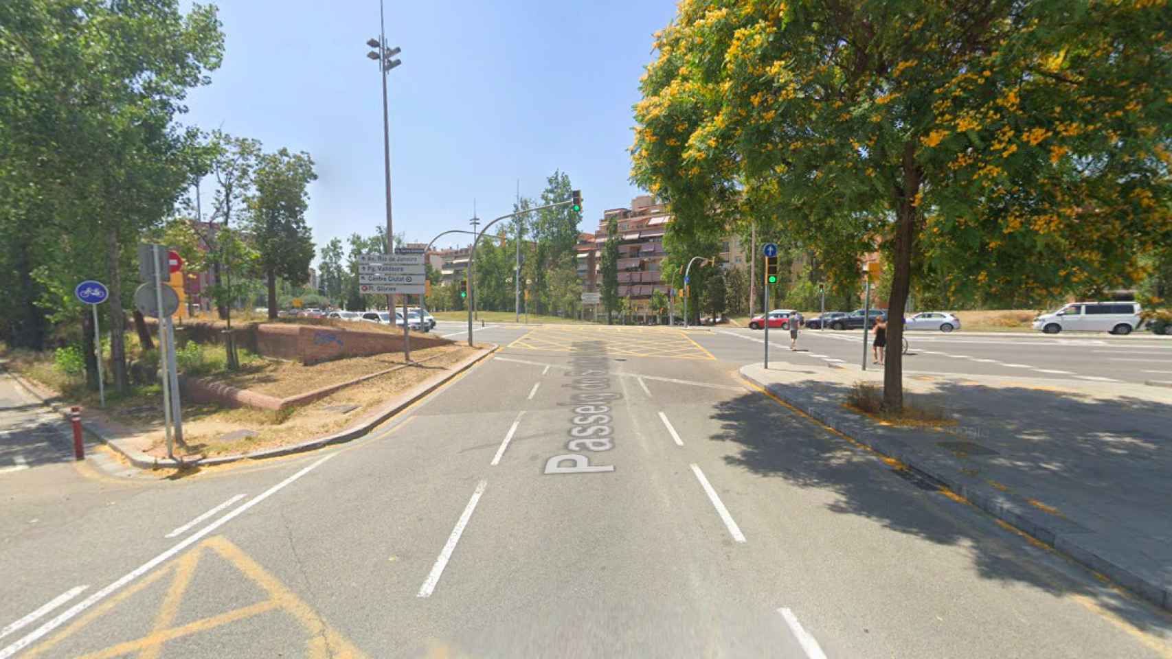 Paseo de Santa Coloma con avenida Meridiana, confluencia en la que se produjo la colisión mortal entre el motorista y el coche / GOOGLE MAPS