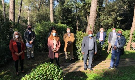 Representantes del Consell Comarcal y la Generalitat se reúnen con las entidades islámicas en el cementerio de Roques Blanques / CONSELL COMARCAL DEL BAIX LLOBREGAT