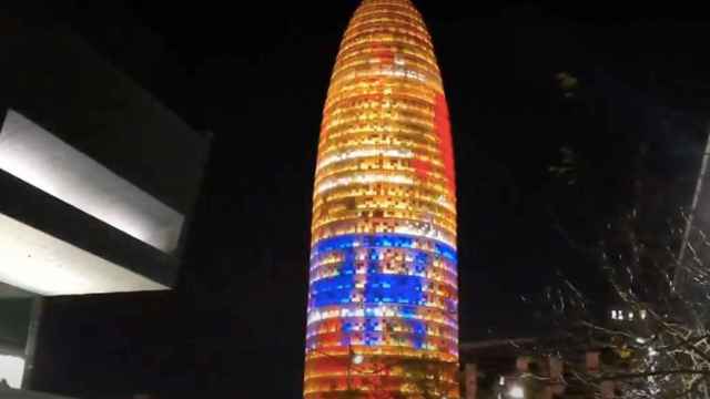 La Torre Glòries este viernes iluminada en solidaridad con las fiestas de Sant Martí / AYUNTAMIENTO