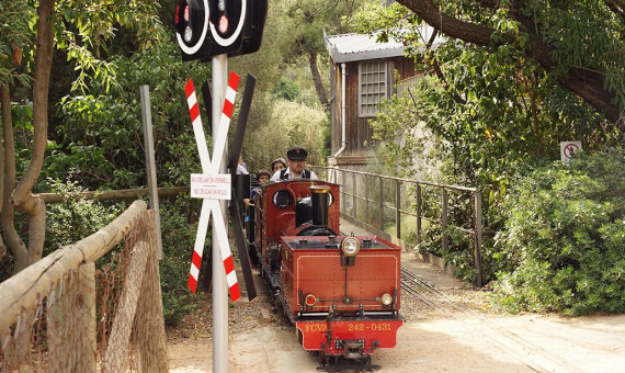 El tren de l'Oreneta, en el parc del Castell de l'Oreneta de Sarrià / CENTRE D'ESTUDIS-MODELISME VAPOR