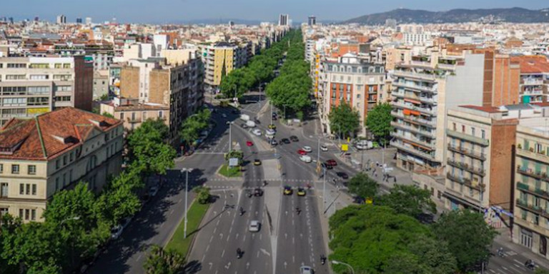 Vista panorámica de un tramo de la calle Aragó / AJ. DE BCN