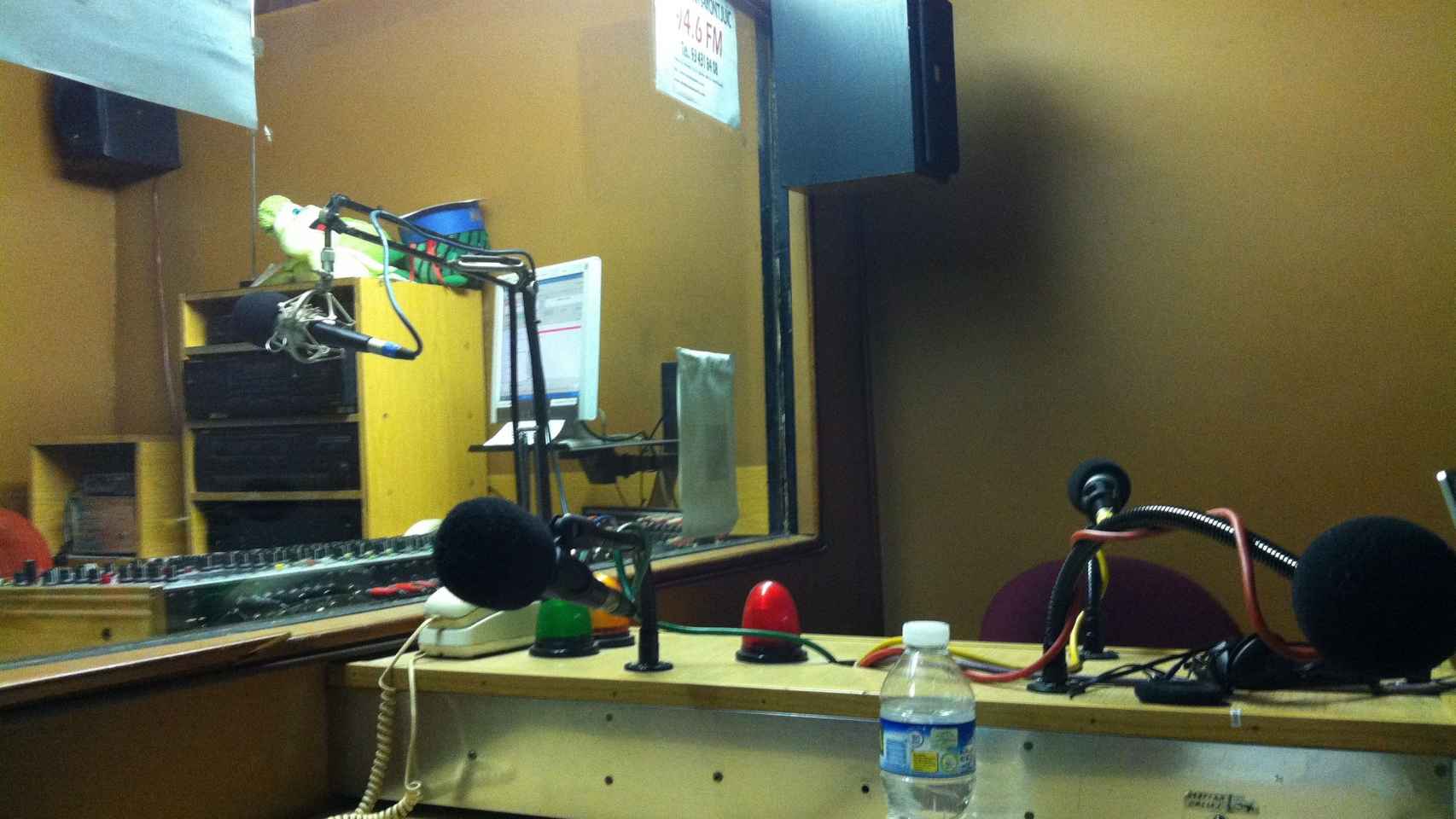 Imagen del interior de la sede de la radio 'Ona de Sants-Montjuïc' / WIKIPEDIA